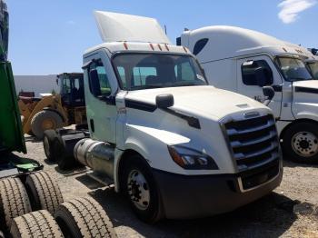  Salvage Freightliner Cascadia 1