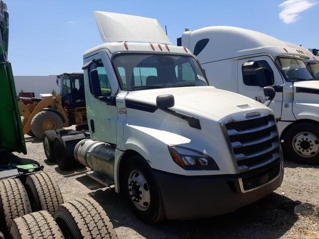  Salvage Freightliner Cascadia 1