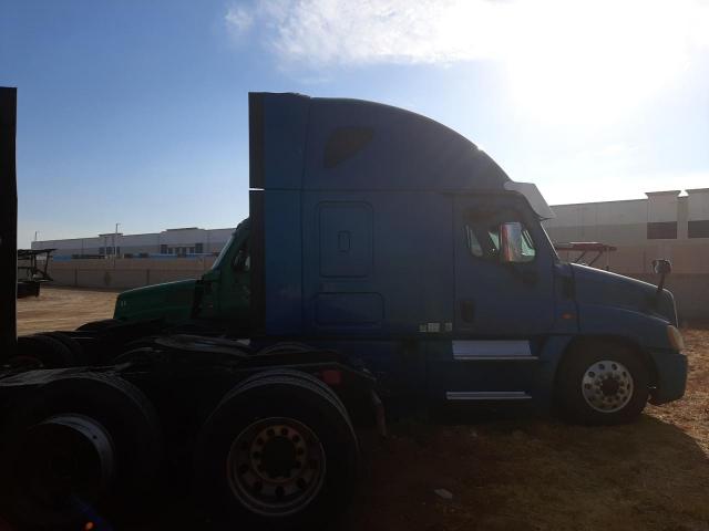  Salvage Freightliner Cascadia 1