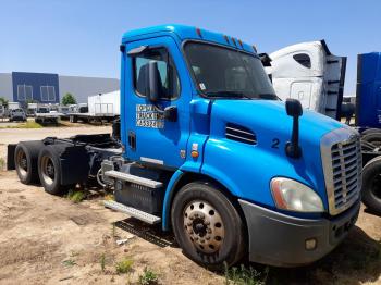  Salvage Freightliner Cascadia 1