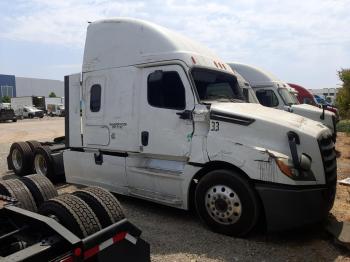  Salvage Freightliner Cascadia 1