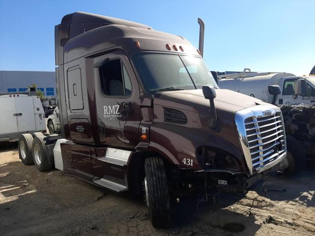  Salvage Freightliner Cascadia 1