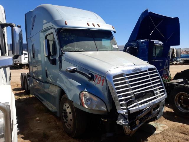  Salvage Freightliner Cascadia 1