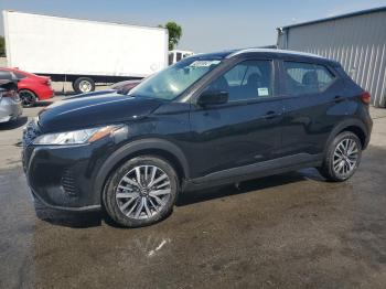  Salvage Nissan Kicks