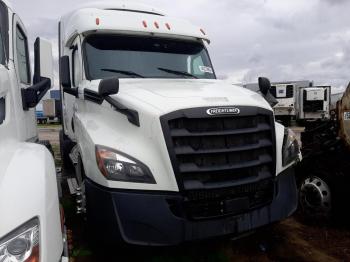  Salvage Freightliner Cascadia 1