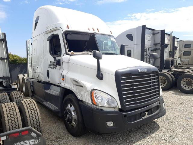  Salvage Freightliner Cascadia 1