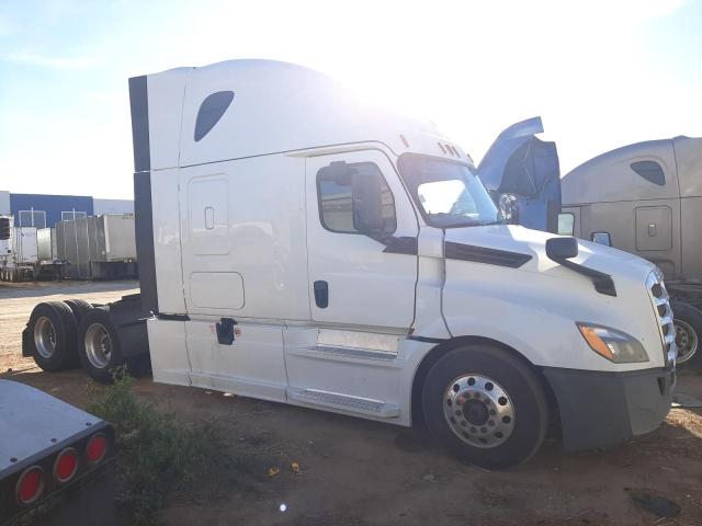  Salvage Freightliner Cascadia 1