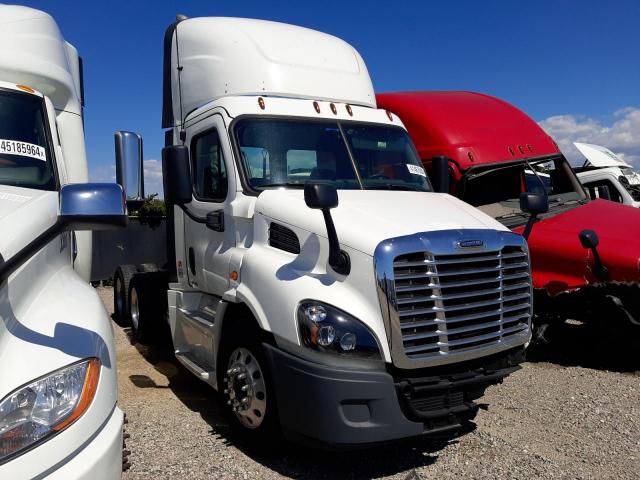  Salvage Freightliner Cascadia 1