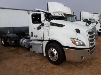  Salvage Freightliner Cascadia 1