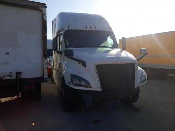  Salvage Freightliner Cascadia 1