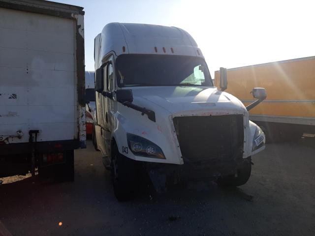  Salvage Freightliner Cascadia 1