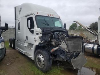  Salvage Freightliner Cascadia 1