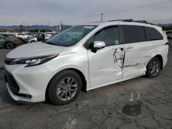  Salvage Toyota Sienna