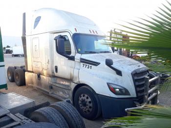  Salvage Freightliner Cascadia 1