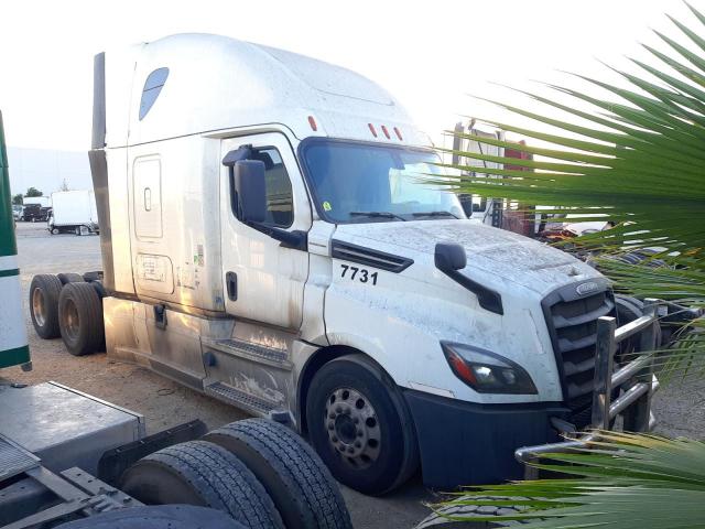  Salvage Freightliner Cascadia 1