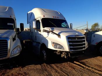  Salvage Freightliner Cascadia 1