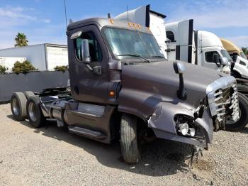  Salvage Freightliner Cascadia 1