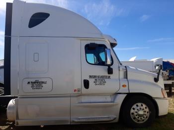  Salvage Freightliner Cascadia 1