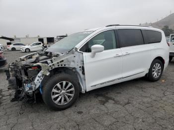  Salvage Chrysler Pacifica