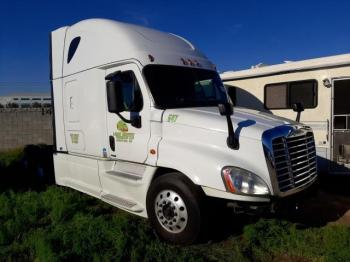  Salvage Freightliner Cascadia 1