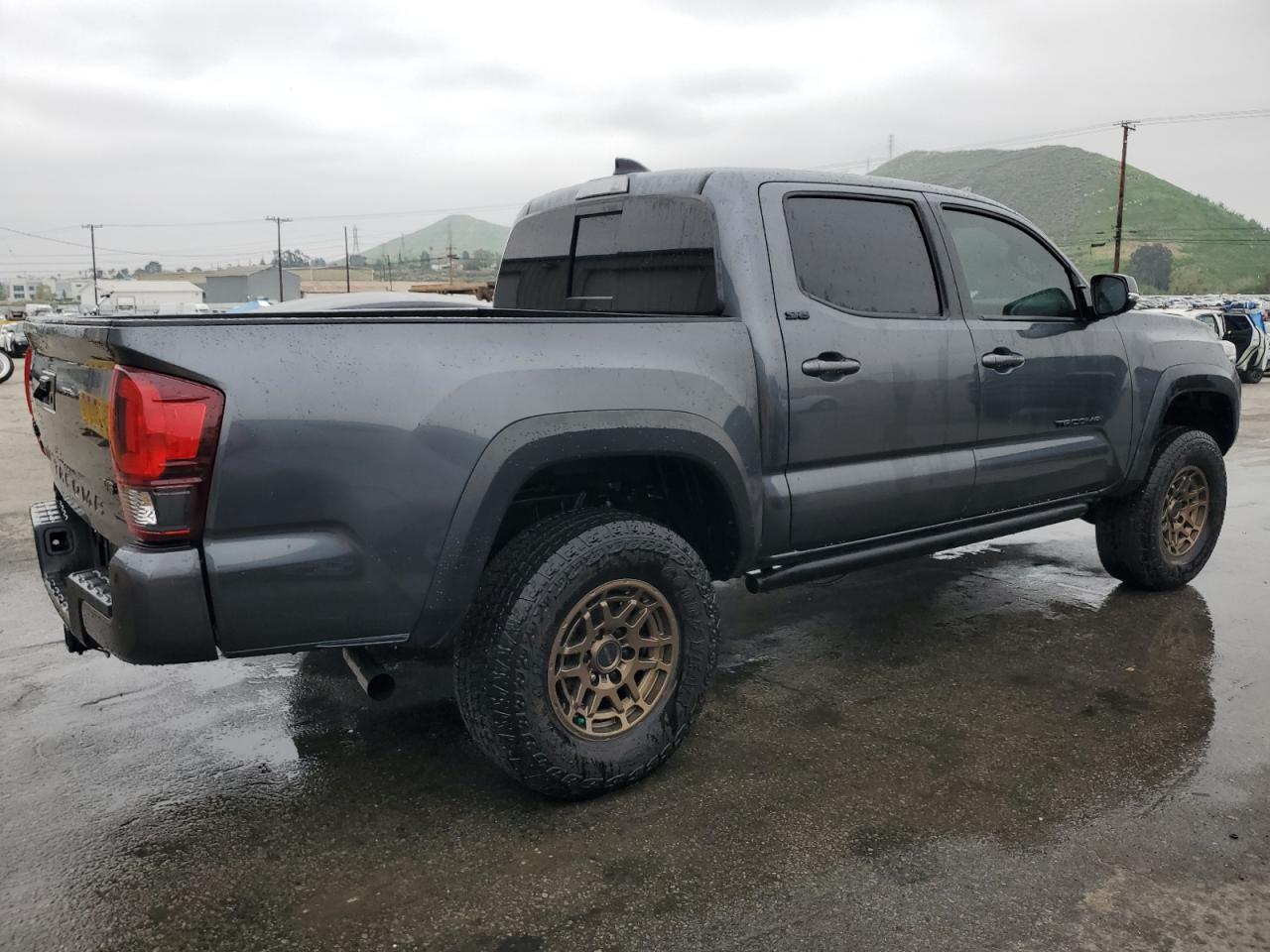 Toyota Tacoma Double Cab Image 2