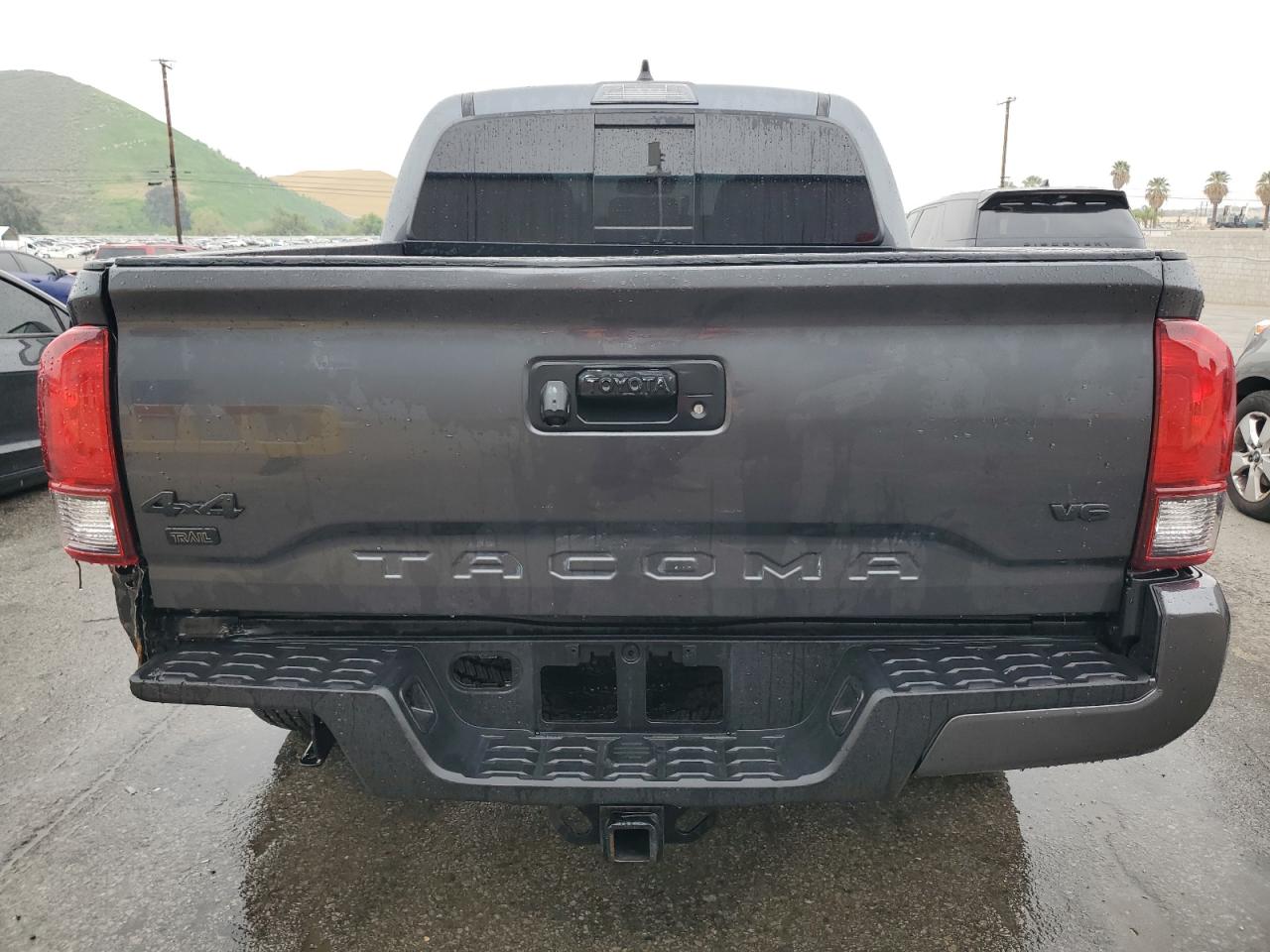 Toyota Tacoma Double Cab Image 3