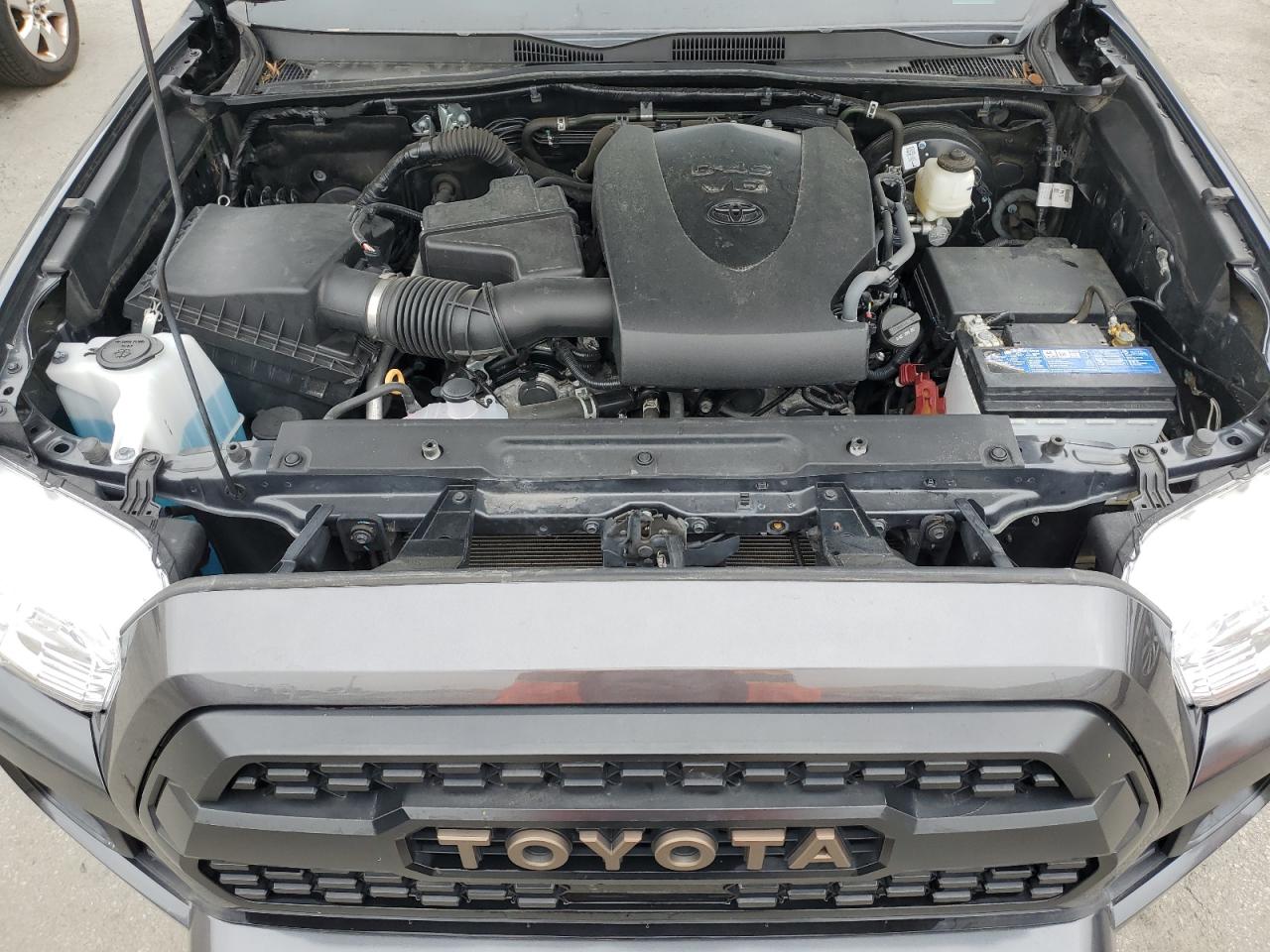 Toyota Tacoma Double Cab Image 12