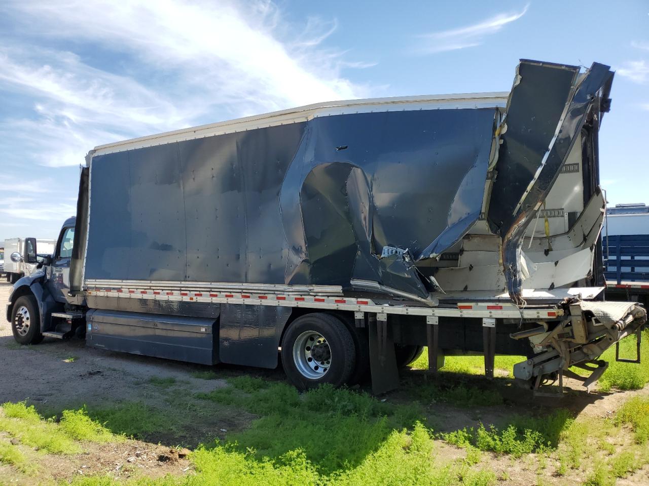 Peterbilt 536 Image 2