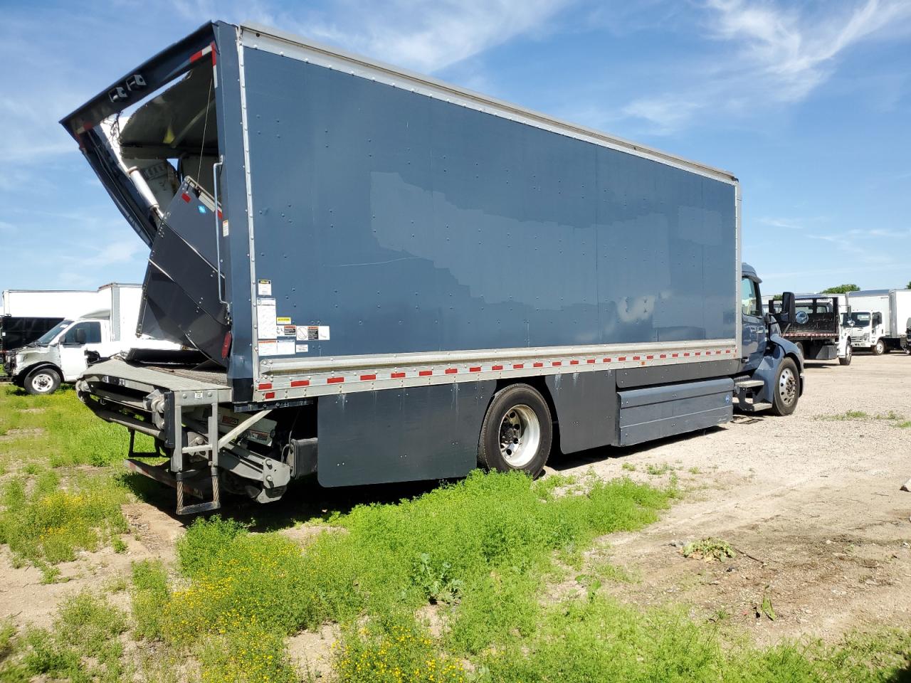 Peterbilt 536 Image 5