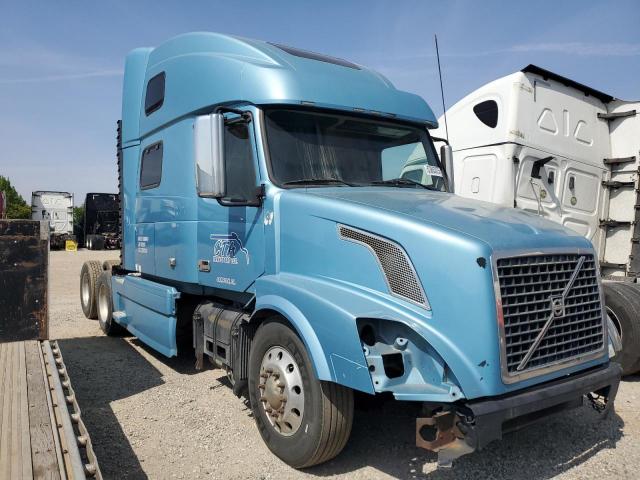  Salvage Volvo Vn