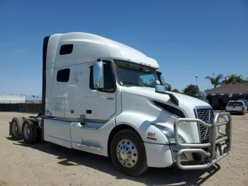  Salvage Volvo Vnl