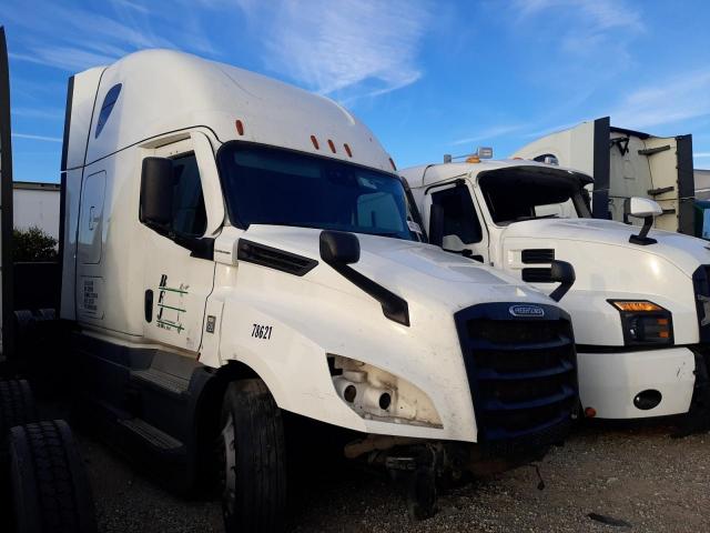  Salvage Freightliner Cascadia 1