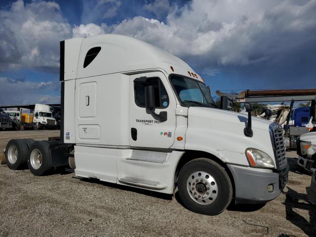  Salvage Freightliner Cascadia 1