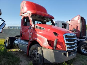  Salvage Freightliner Cascadia 1