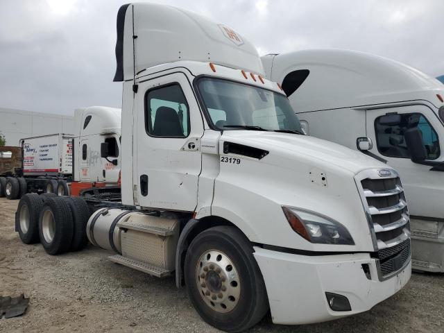  Salvage Freightliner Cascadia 1