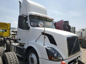  Salvage Volvo Vn
