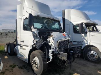  Salvage Volvo Vn