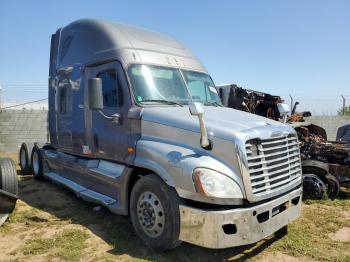  Salvage Freightliner Cascadia 1