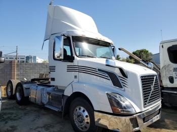 Salvage Volvo Vnl