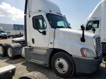 Salvage Freightliner Cascadia 1