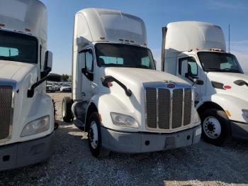  Salvage Peterbilt 579