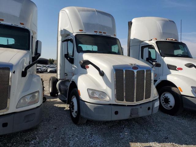  Salvage Peterbilt 579