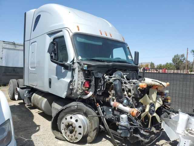  Salvage Freightliner Cascadia 1