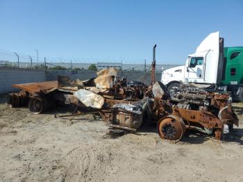 Salvage Freightliner Cascadia 1
