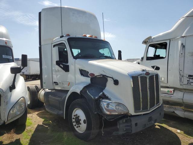  Salvage Peterbilt 579