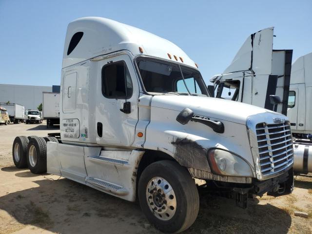  Salvage Freightliner Cascadia 1