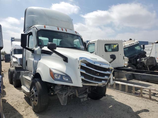  Salvage Freightliner Cascadia 1