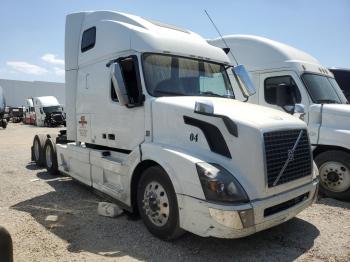  Salvage Volvo Vnl