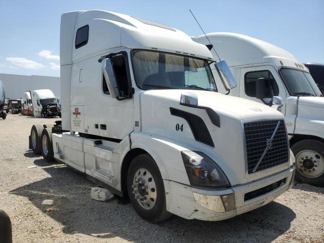  Salvage Volvo Vnl
