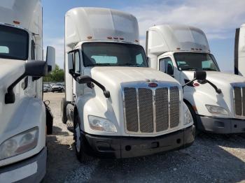 Salvage Peterbilt 579